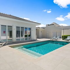 Modern 4BR Pool Villa, Walk to Boca Catalina Beach