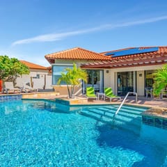 Luxurious 3BR Villa w/ Private Pool near Beach