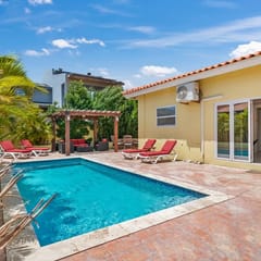3BR Home w/ Private Pool & BBQ near Palm Beach