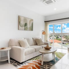 Third-Floor 2BR Condo w/ Lap Pool & Gym, Noord