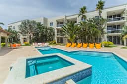 2BR Condo w/ Balcony & Pool near Eagle Beach - Image 5