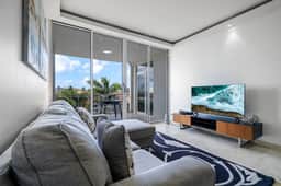2BR Condo w/ Balcony & Pool near Eagle Beach - Image 4