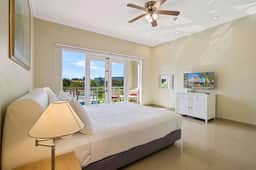 2BR Townhouse w/ Pool View, 1 Min to Eagle Beach - Image 3