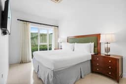 Spacious 2BR Condo w/ Free Parking near Palm Beach - Image 2