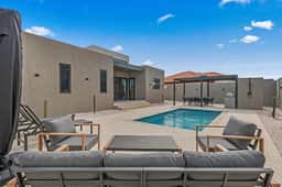 Stunning 3BR w/ Private Pool & Big Patio, Noord - Image 5
