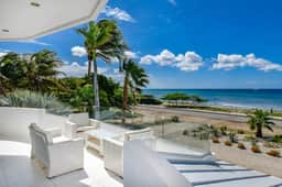 Oceanfront 8BR Villa w/ Pool & Patio, Malmok - Image 2