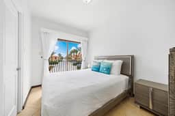 2BR Townhouse w/ Backyard & Pool, near Arashi - Image 3