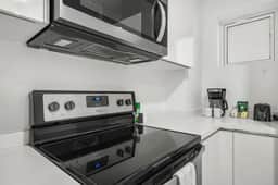 Ground-Floor 2BR Condo w/ Patio & Pool, Noord - Image 4