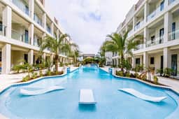 2BR Condo w/ Balcony & Pool, near Palm Beach - Image 5