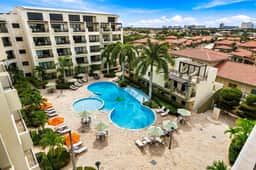 Loft-Style 2BR Condo w/ Pool View, Palm Beach - Image 3