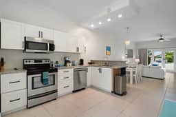 Oasis 2BR Condo with Pool, Walk to Eagle Beach - Image 5