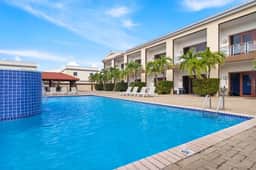 Oasis 2BR Condo with Pool, Walk to Eagle Beach - Image 2
