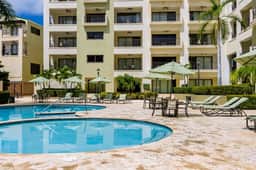 2BR Condo w/ Pool & Gym, near Palm Beach - Image 2