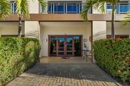 2BR Condo w/ Pool & Balcony, 1 Min to Eagle Beach - Image 2