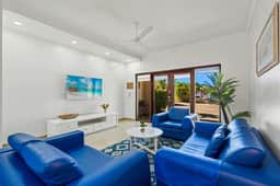 2BR Condo w/ Pool & Balcony, 1 Min to Eagle Beach - Image 4