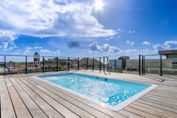 Stylish 2BR Condo w/ Pool near Palm Beach - Image 3