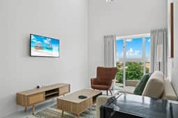 Bright 2BR Condo w/ Lap Pool & Gym, Noord - Image 4