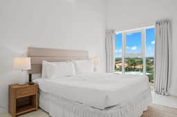 Bright 2BR Condo w/ Lap Pool & Gym, Noord - Image 3