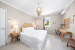 Oranjestad Retreat: 4BR Paradise with Private Pool - Image 5