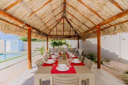 Incredible 4BR w/ Private Pool near Palm Beach - Image 4