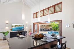 Colorful 4BR Pool Villa near Palm Beach - Image 2