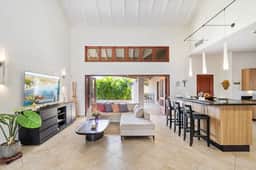 Colorful 4BR Pool Villa near Palm Beach - Image 3