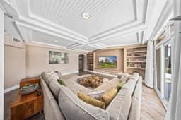 Ground-level 4BR Lake View Condo, Walk to Beach - Image 2