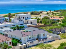 Modern 4BR Pool Villa, Walk to Boca Catalina Beach - Image 3