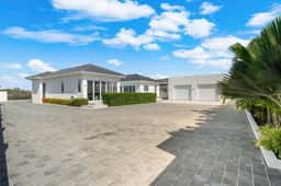 Modern 4BR Pool Villa, Walk to Boca Catalina Beach - Image 4