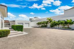 Modern 4BR Pool Villa, Walk to Boca Catalina Beach - Image 2