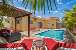 3BR Home w/ Private Pool & BBQ near Palm Beach - Image 4