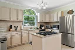 3BR Home w/ Private Pool & BBQ near Palm Beach - Image 3