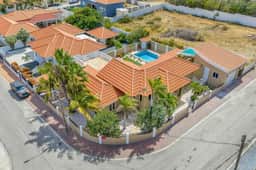 3BR Villa w/ Pool & Rooftop Sea View, Savaneta - Image 5
