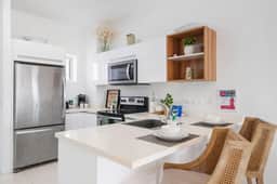 Third-Floor 2BR Condo w/ Lap Pool & Gym, Noord - Image 3