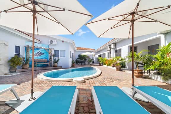 2BR Condo w/ Shared Pool near Eagle Beach - Image 1