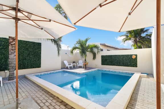 Captivating 1BR Home w/ Pool near Palm Beach - Image 1
