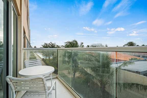 Resort-Style Amenities! 1BR Condo with Pool Access - Image 1