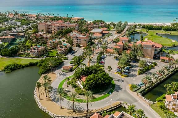 1BR Condo w/ Golf-View Balcony, near Eagle Beach - Image 1