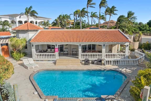 3BR Villa w/ Private Pool & Rooftop, Palm Beach - Image 1