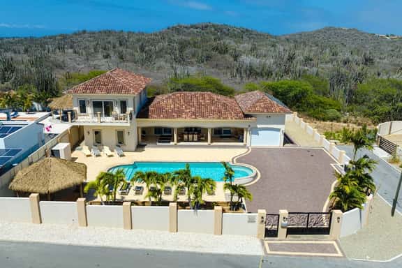 Stunning 4BR Pool Villa w/ Patio near Palm Beach - Image 1