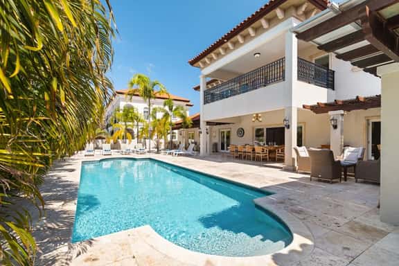 Upscale 5BR Villa: Game Room, Private Pool, Patio - Image 1