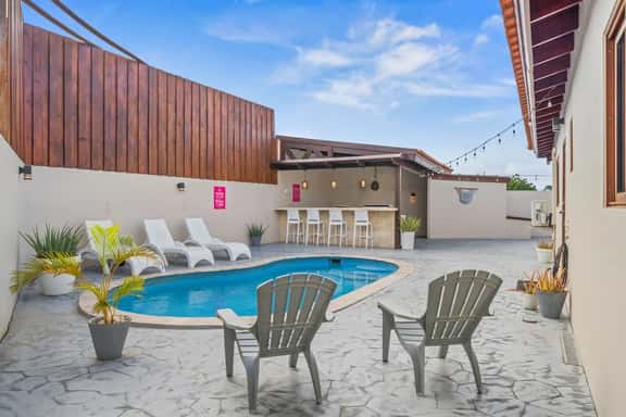 Felicidad: Stunning 3BR Retreat with Private Pool - Image 1