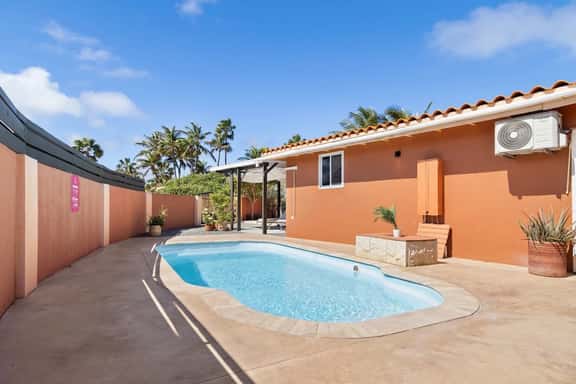 3BR Home w/ Private Pool & Gazebo, Noord - Image 1