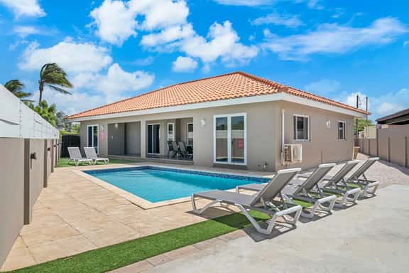 Modern 4BR Pool Villa, 3 Min to the Beach - Image 1
