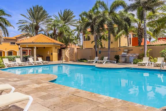 2BR Townhouse w/ Backyard & Pool, near Arashi - Image 1