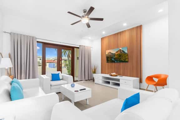 Oasis 2BR Condo with Pool, Walk to Eagle Beach - Image 1
