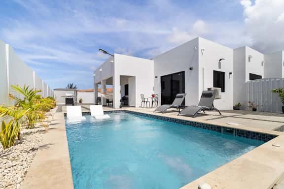 Modern 3BR Pool Villa near Eagle Beach - Image 1