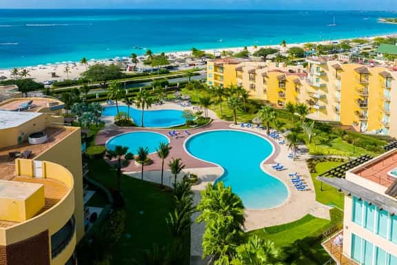 3BR Condo w/ Huge Terrace, Steps to Eagle Beach - Image 1