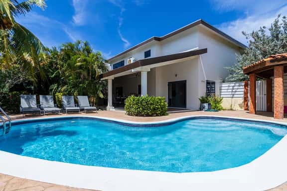 Luxury 6BR Villa w/ Private Pool near Palm Beach - Image 1