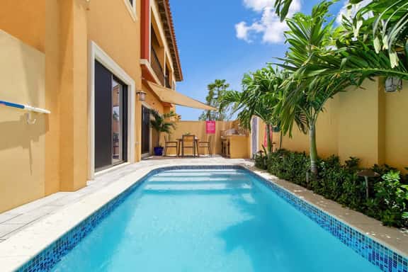 Captivating 2BR Townhouse near Beaches in Aruba - Image 1
